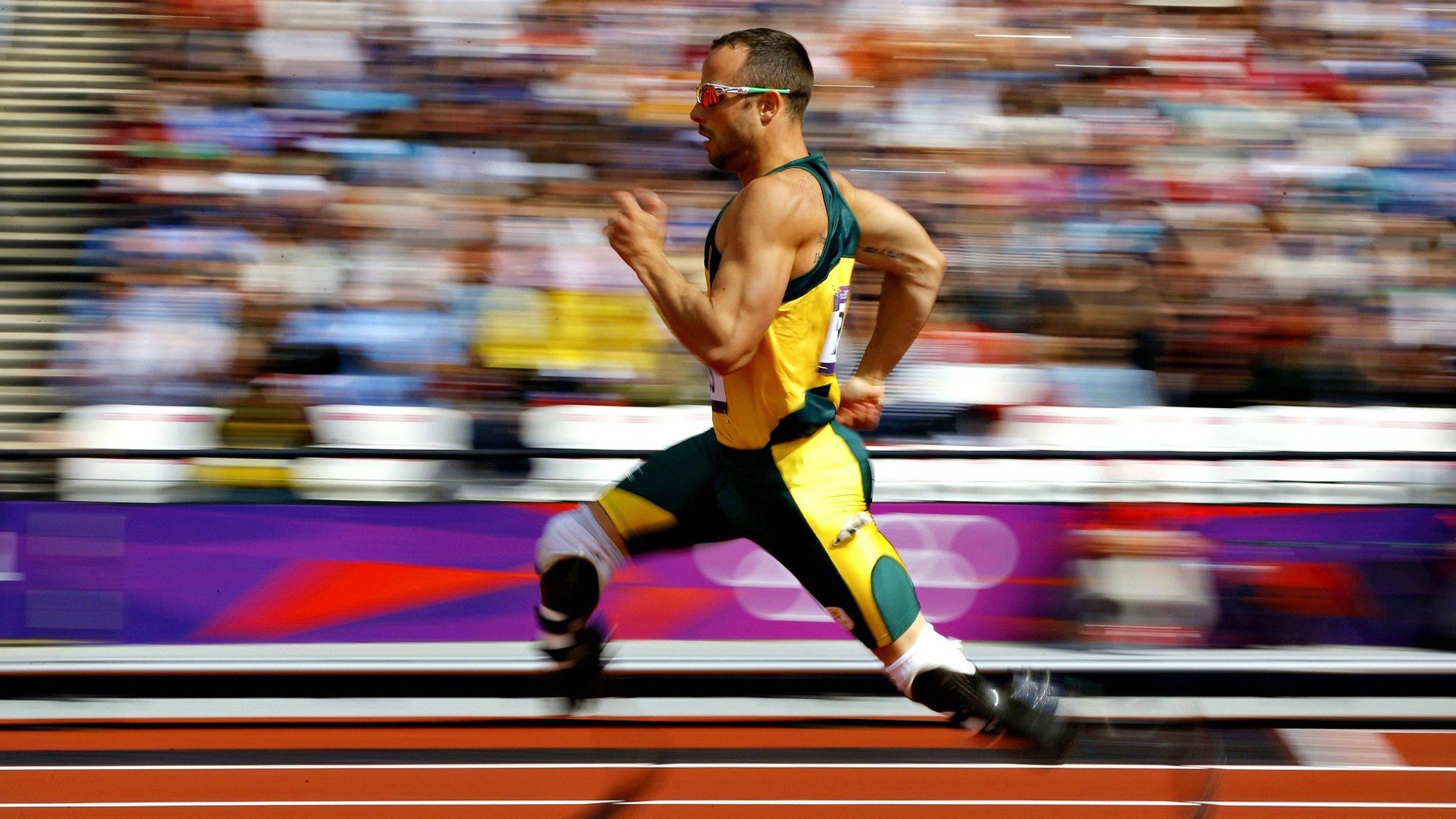 “简阳文体中心:飞扬的羽毛球赛场点燃全场热情”